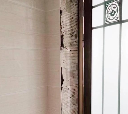 平桂瓷砖空鼓免砸砖维修公司分享吸水砖泡水时间不够或过长都会对瓷砖铺贴效果产生影响